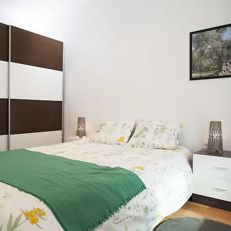 Stayingirona Center Oli Апартаменты *